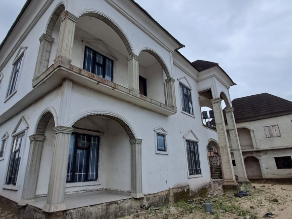 6 bedroom duplex for sale at warri
