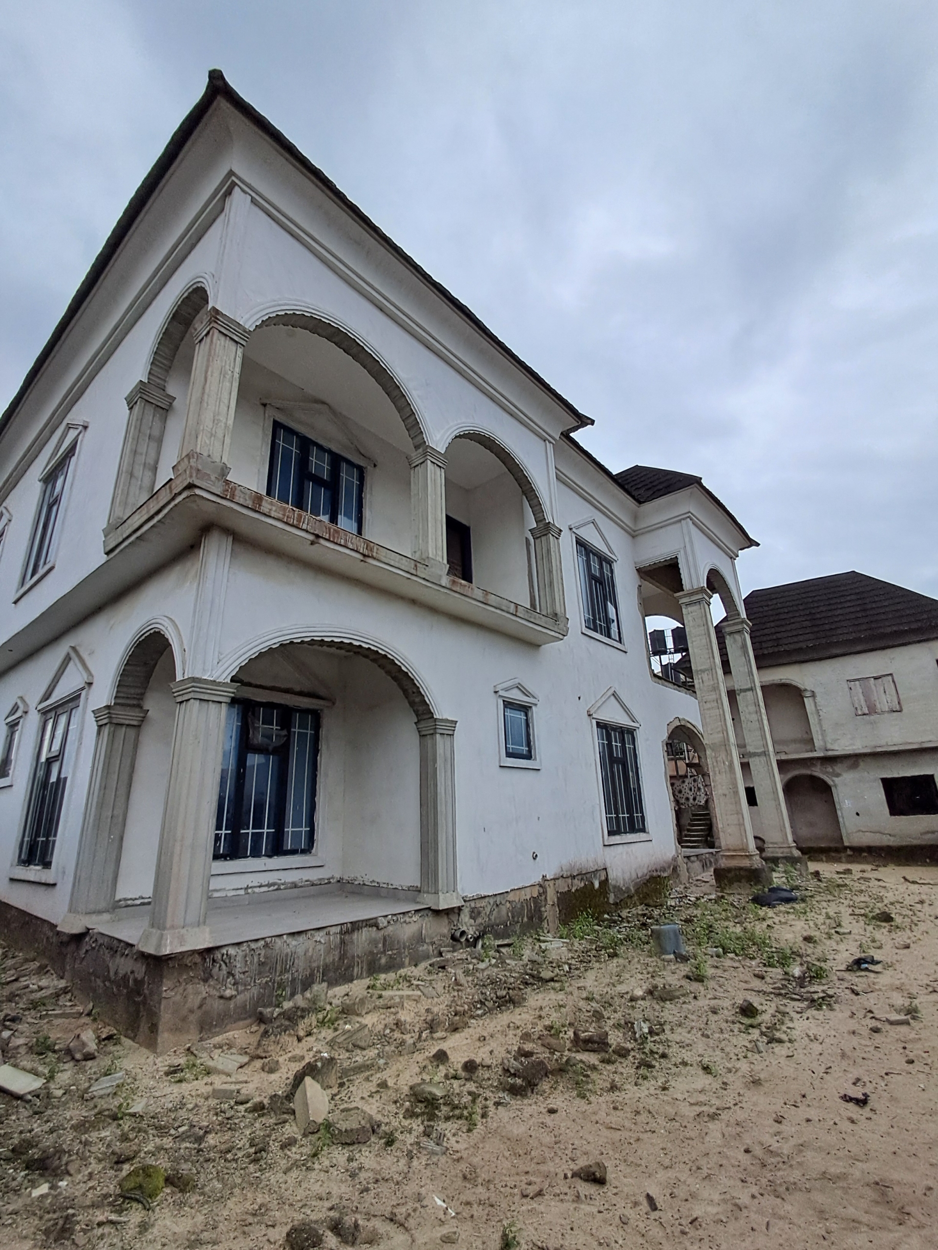 6 bedroom duplex for sale at warri